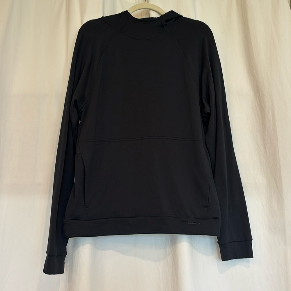 Men’s Capilene’ thermal weight pullover hoodie in black
